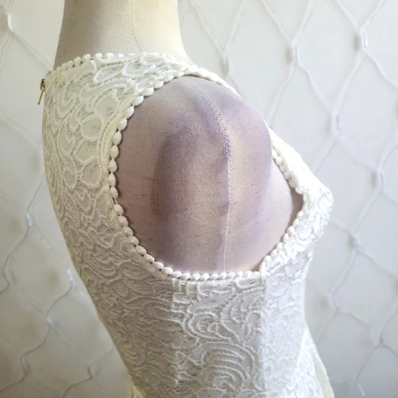 Francesca's Lace V-Neck Dress / All White / Size Small - Picture 4 of 7